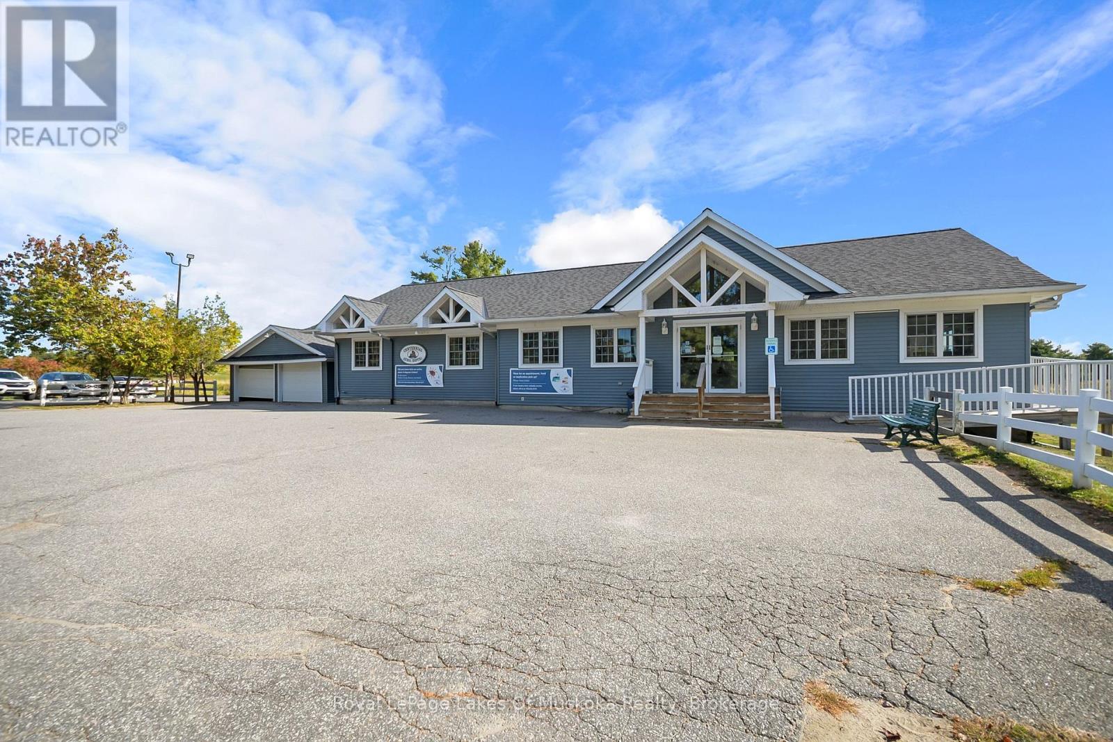 1008 South Monck Drive, Bracebridge, Ontario  P1L 1W8 - Photo 5 - X12421602