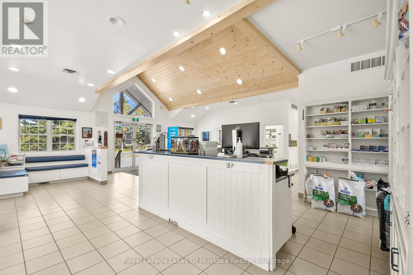 1008 South Monck Drive, Bracebridge, Ontario  P1L 1W8 - Photo 8 - X12421602