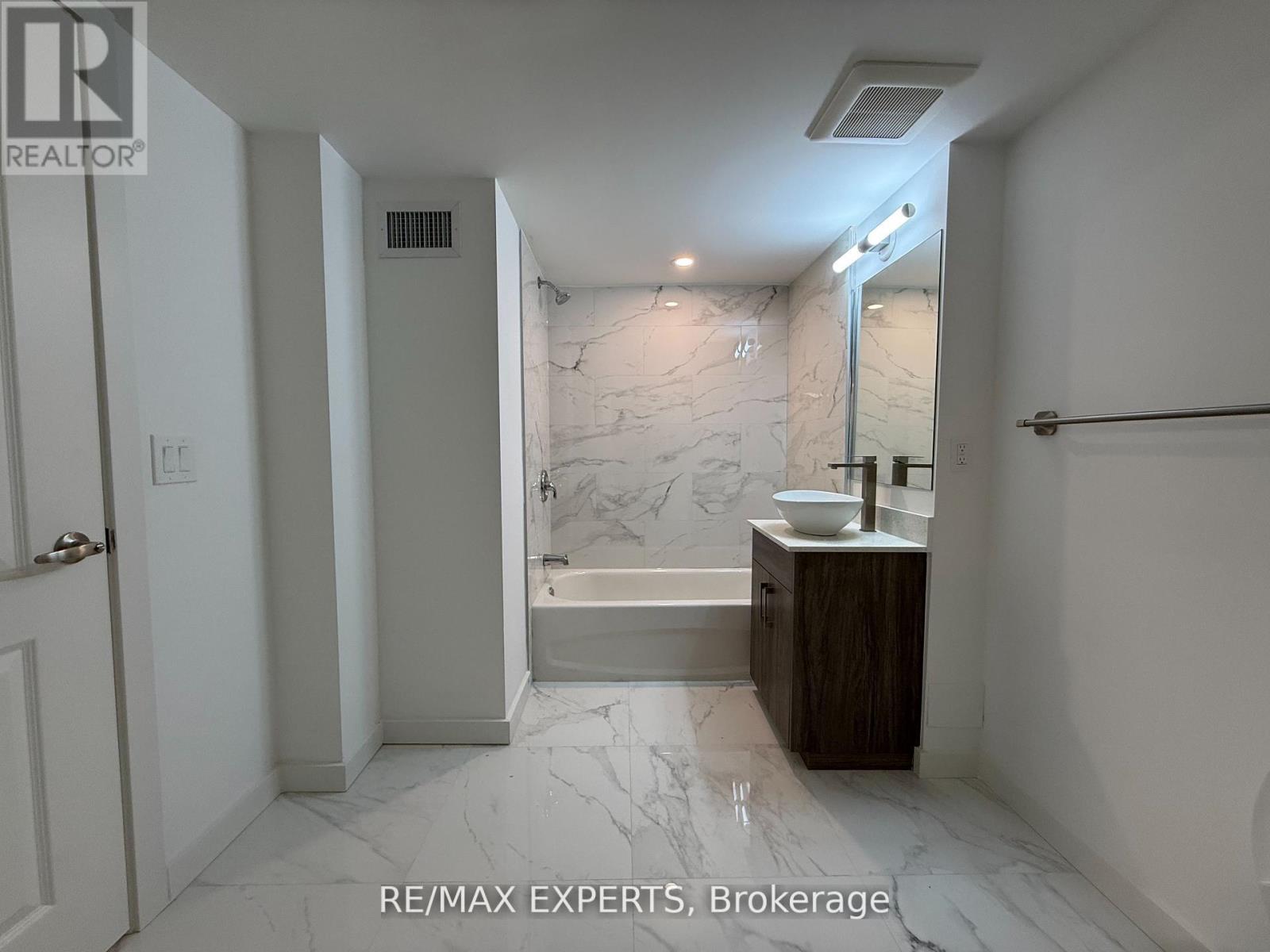 104 - 45 Connaught Avenue, Toronto, Ontario  M4L 2V8 - Photo 13 - E12421435