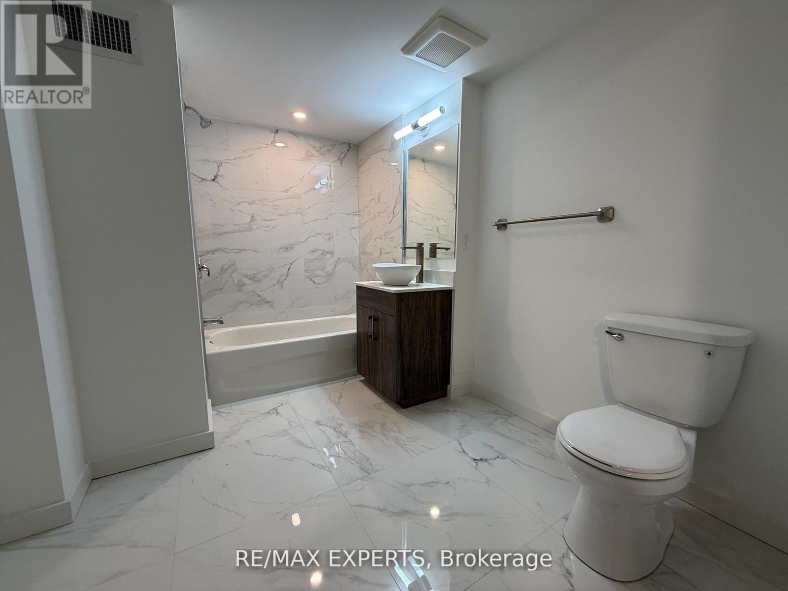 104 - 45 Connaught Avenue, Toronto, Ontario  M4L 2V8 - Photo 14 - E12421435