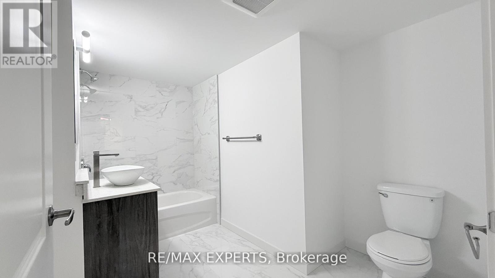 302 - 45 Connaught Avenue, Toronto, Ontario  M4L 2V8 - Photo 7 - E12421449