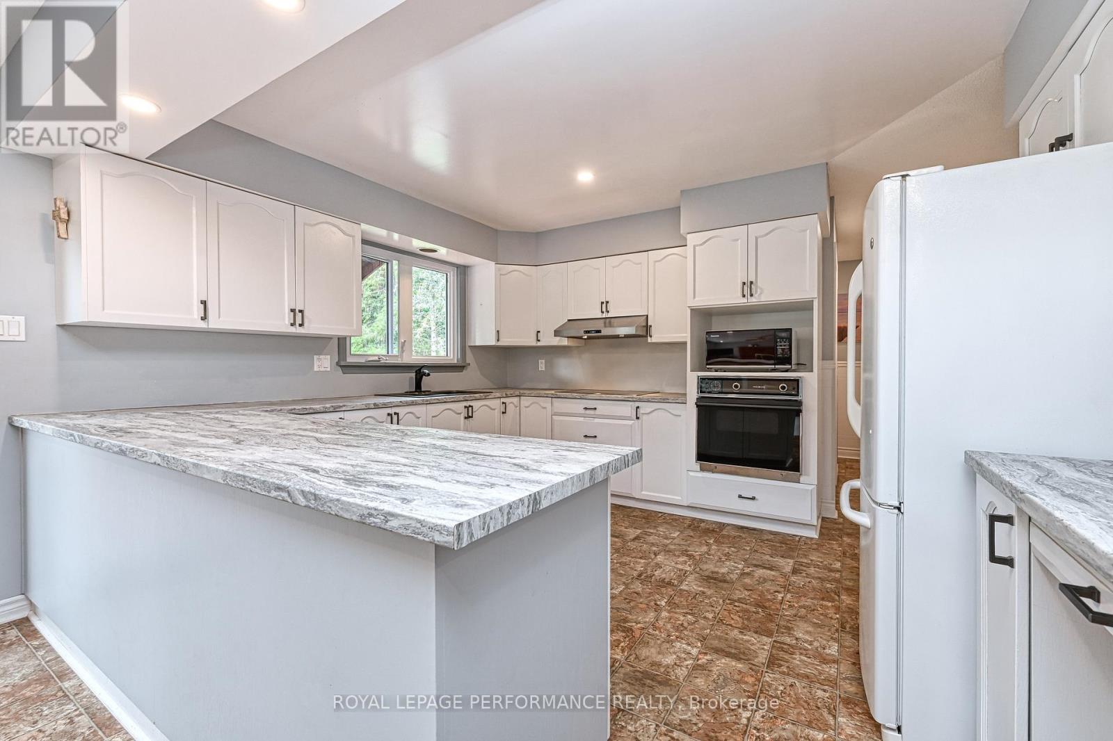 1524 Blue Rock Avenue, Ottawa, Ontario  K0A 2E0 - Photo 10 - X12421568