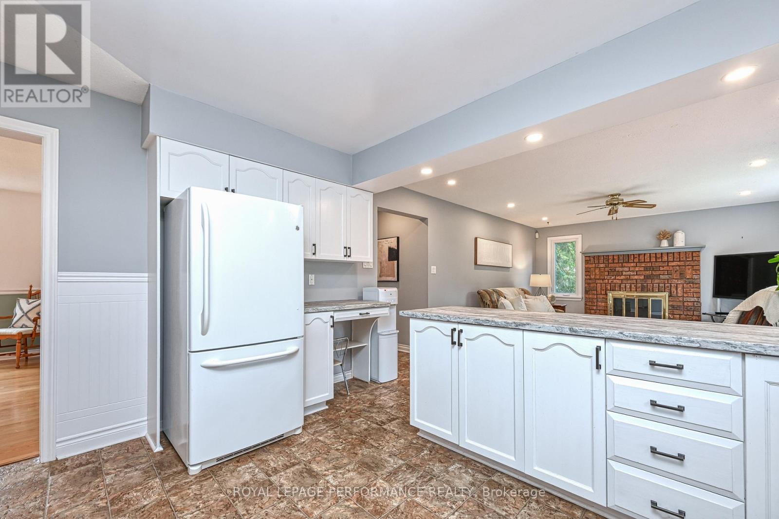1524 Blue Rock Avenue, Ottawa, Ontario  K0A 2E0 - Photo 11 - X12421568