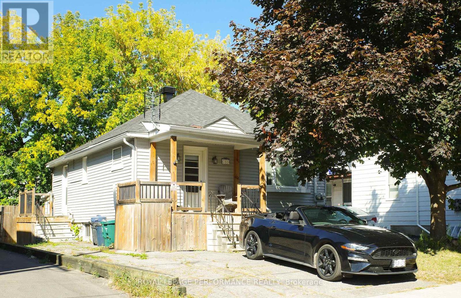 261 Montfort Street, Ottawa, Ontario  K1L 5P1 - Photo 1 - X12421603