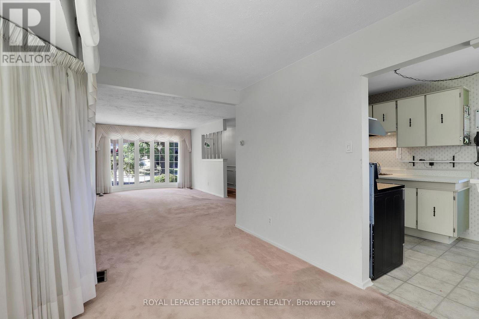 2337 Samuel Drive, Ottawa, Ontario  K1G 3C3 - Photo 10 - X12421611
