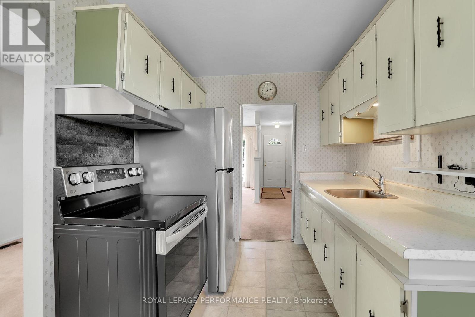 2337 Samuel Drive, Ottawa, Ontario  K1G 3C3 - Photo 12 - X12421611