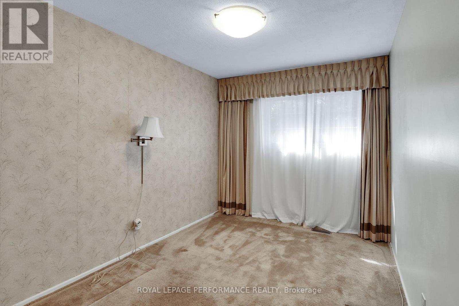 2337 Samuel Drive, Ottawa, Ontario  K1G 3C3 - Photo 15 - X12421611