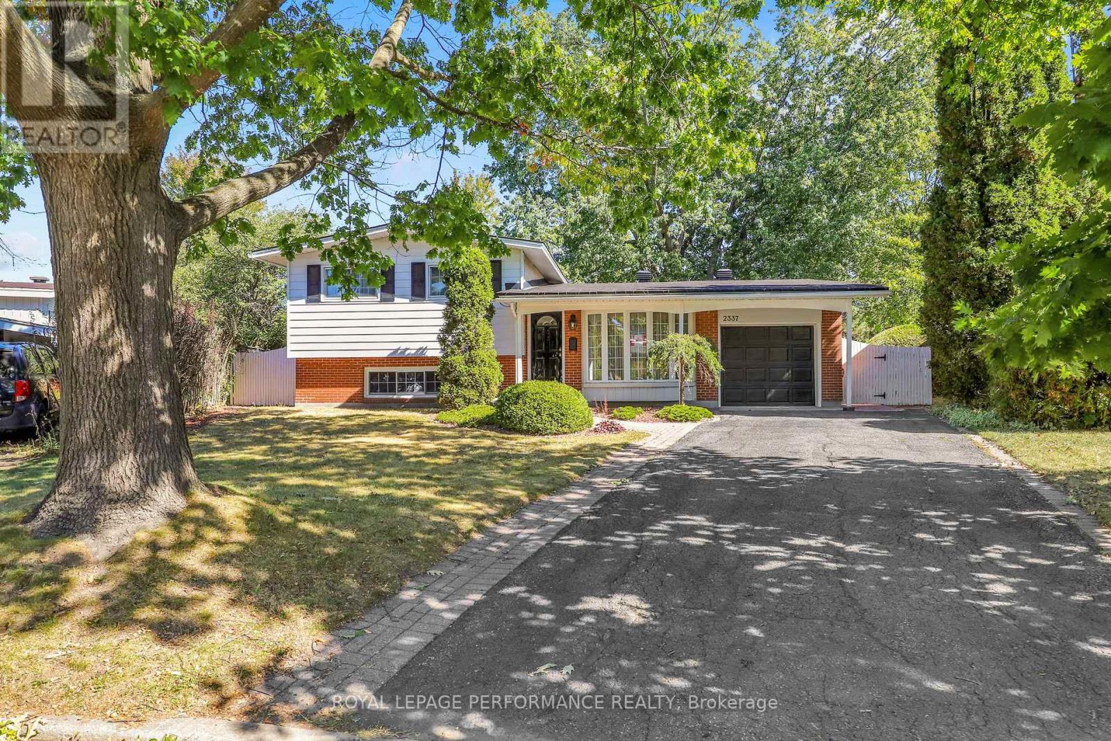 2337 Samuel Drive, Ottawa, Ontario  K1G 3C3 - Photo 2 - X12421611