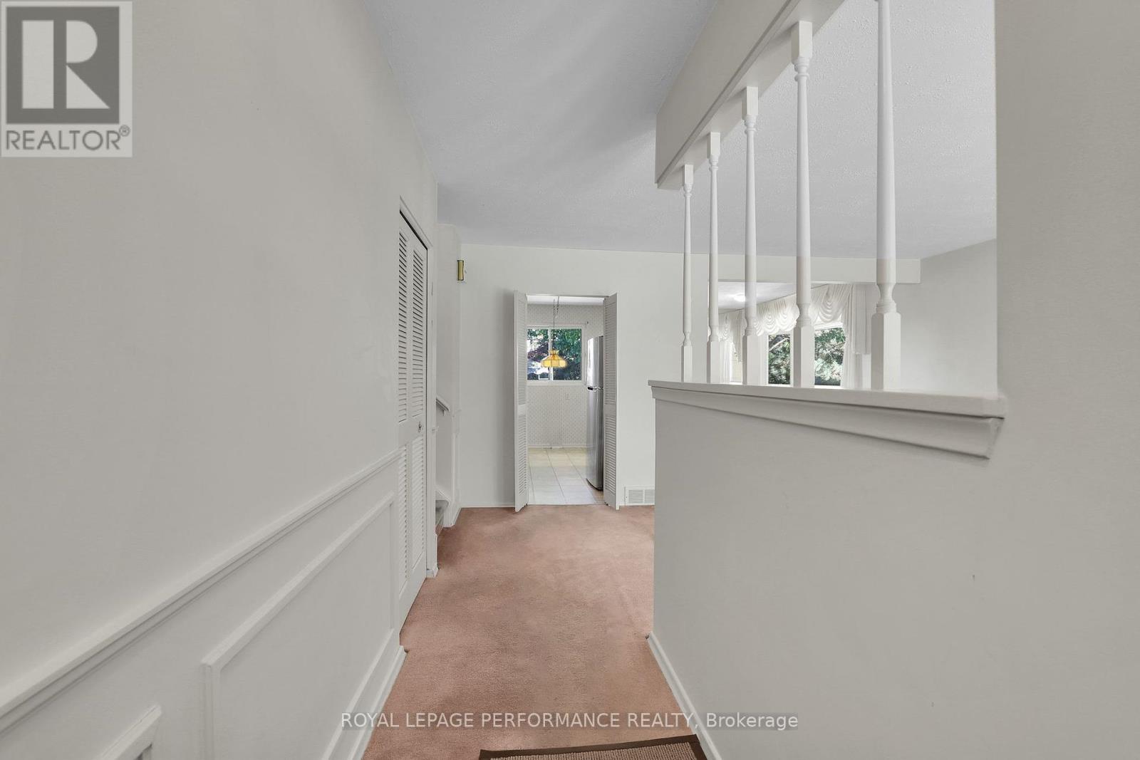 2337 Samuel Drive, Ottawa, Ontario  K1G 3C3 - Photo 5 - X12421611