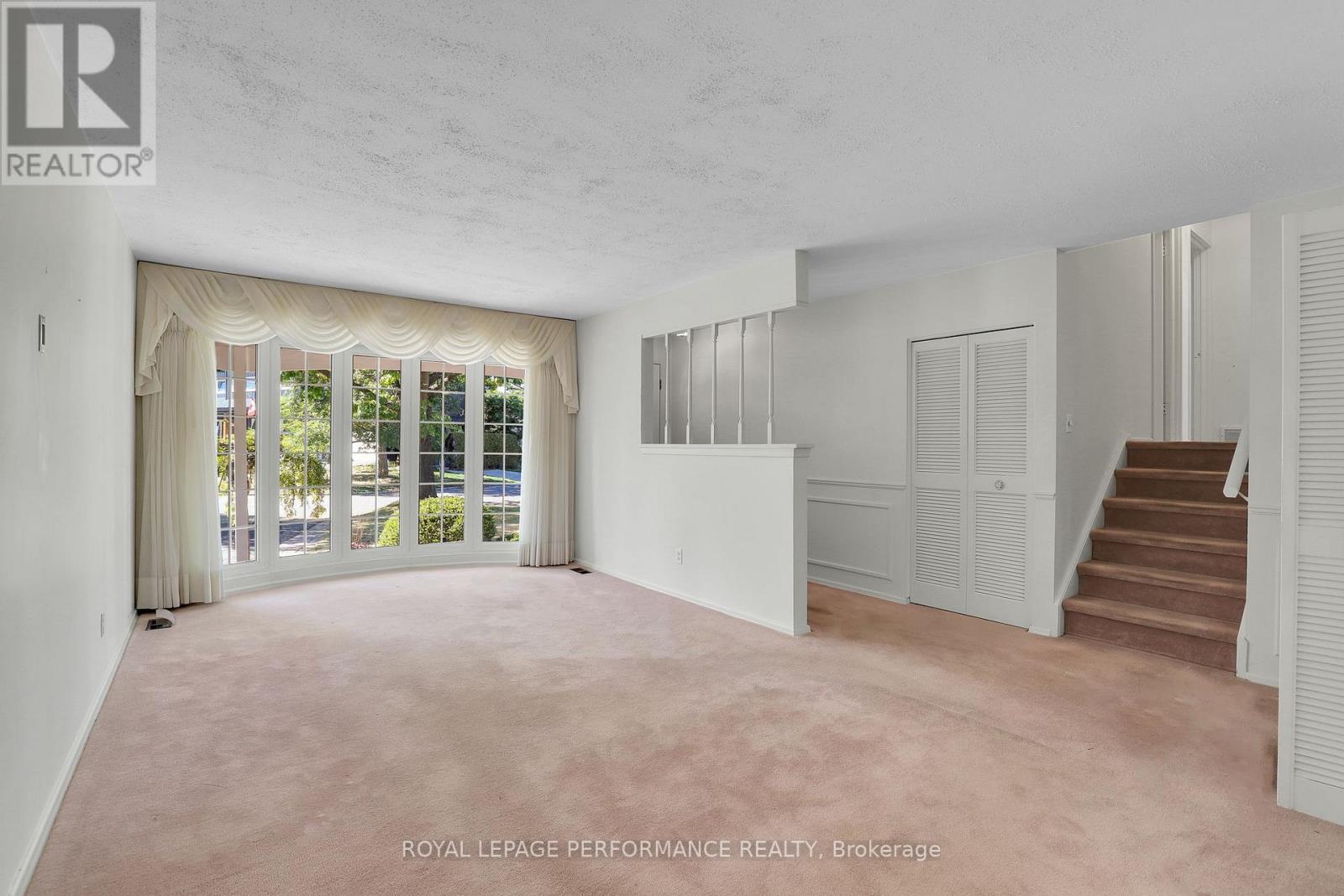 2337 Samuel Drive, Ottawa, Ontario  K1G 3C3 - Photo 6 - X12421611