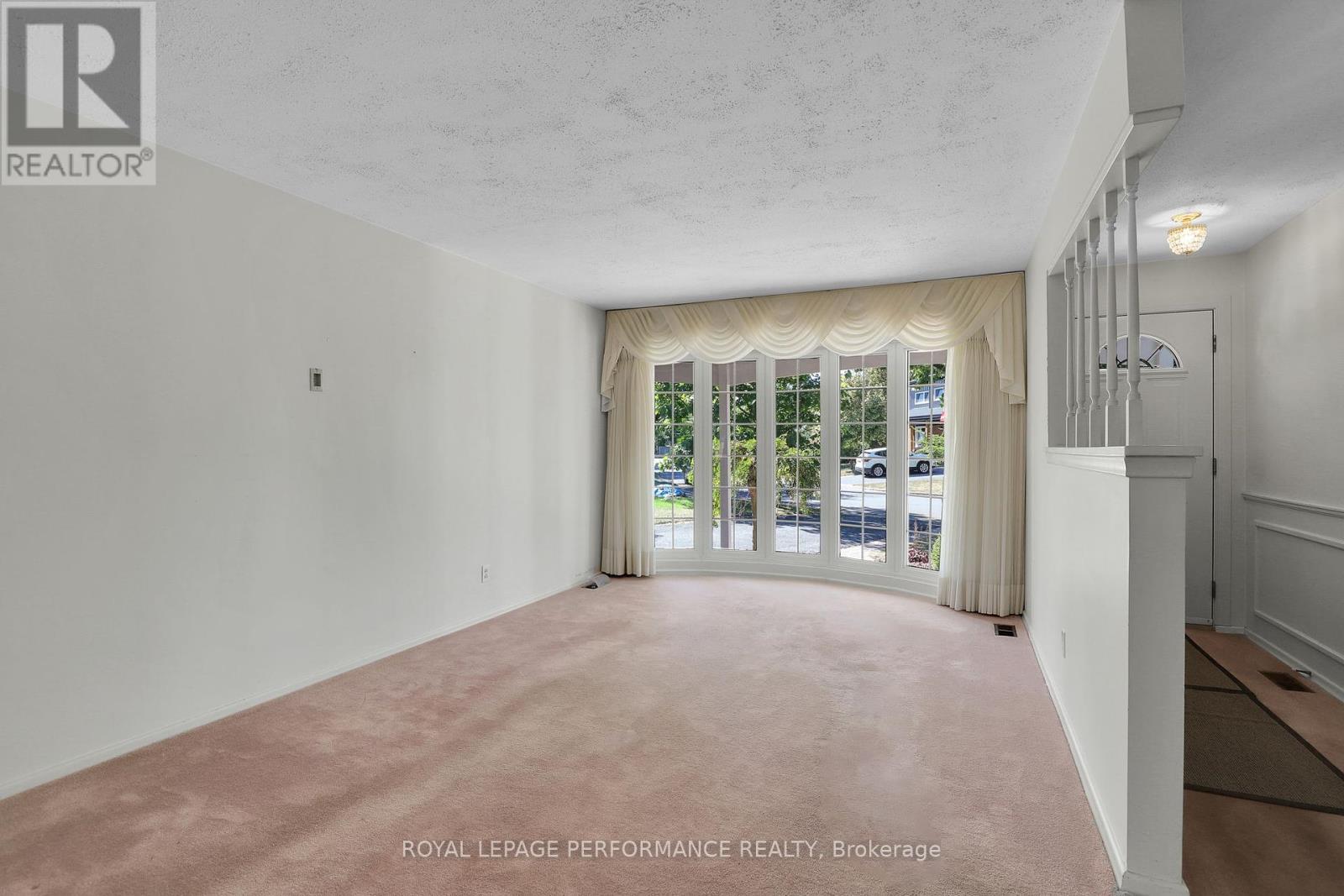 2337 Samuel Drive, Ottawa, Ontario  K1G 3C3 - Photo 7 - X12421611