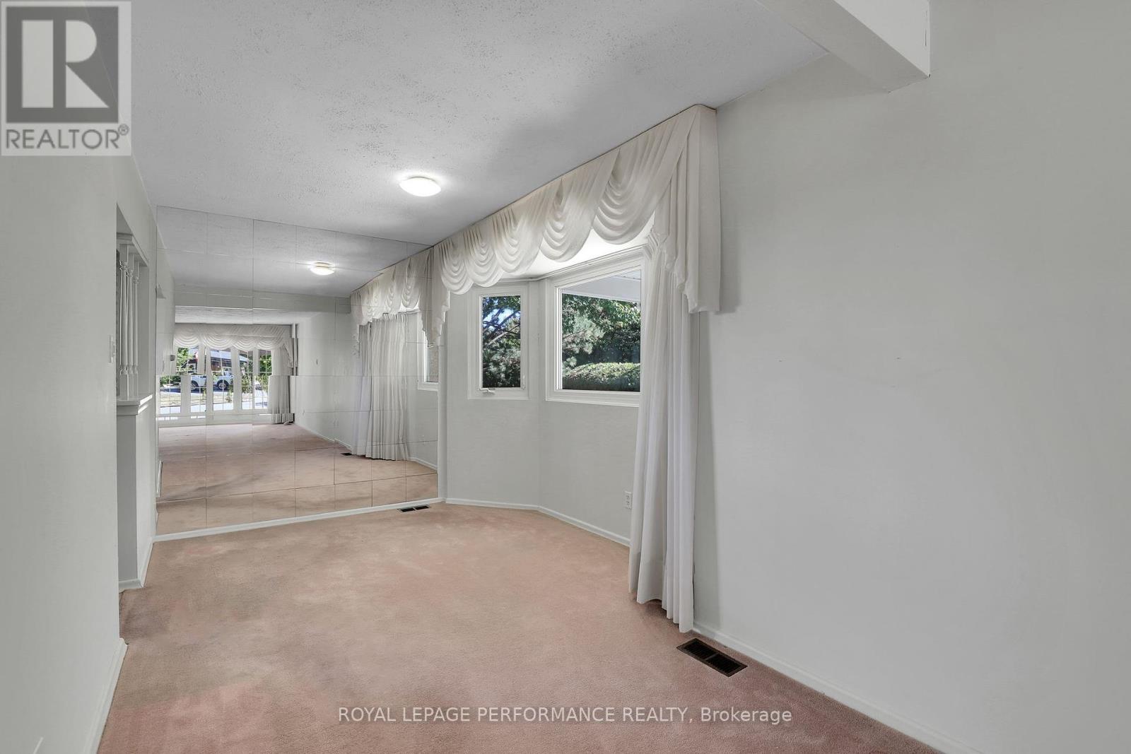 2337 Samuel Drive, Ottawa, Ontario  K1G 3C3 - Photo 9 - X12421611