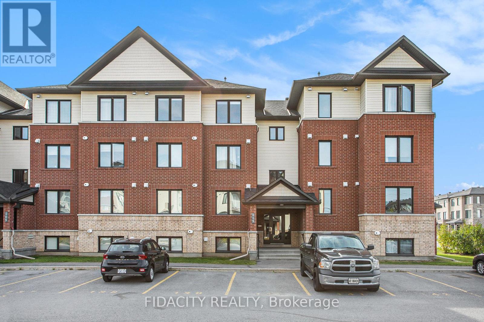 4 - 215 BLUESTONE PRIVATE, ottawa, Ontario