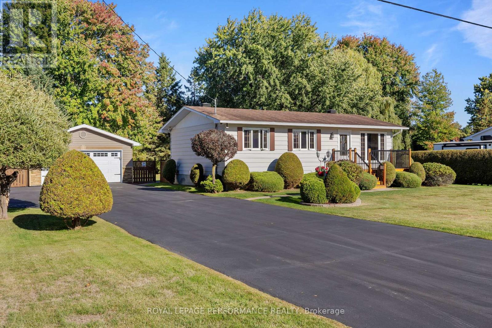 122 Maple Grove Street, Russell, Ontario  K0A 1W0 - Photo 2 - X12421629