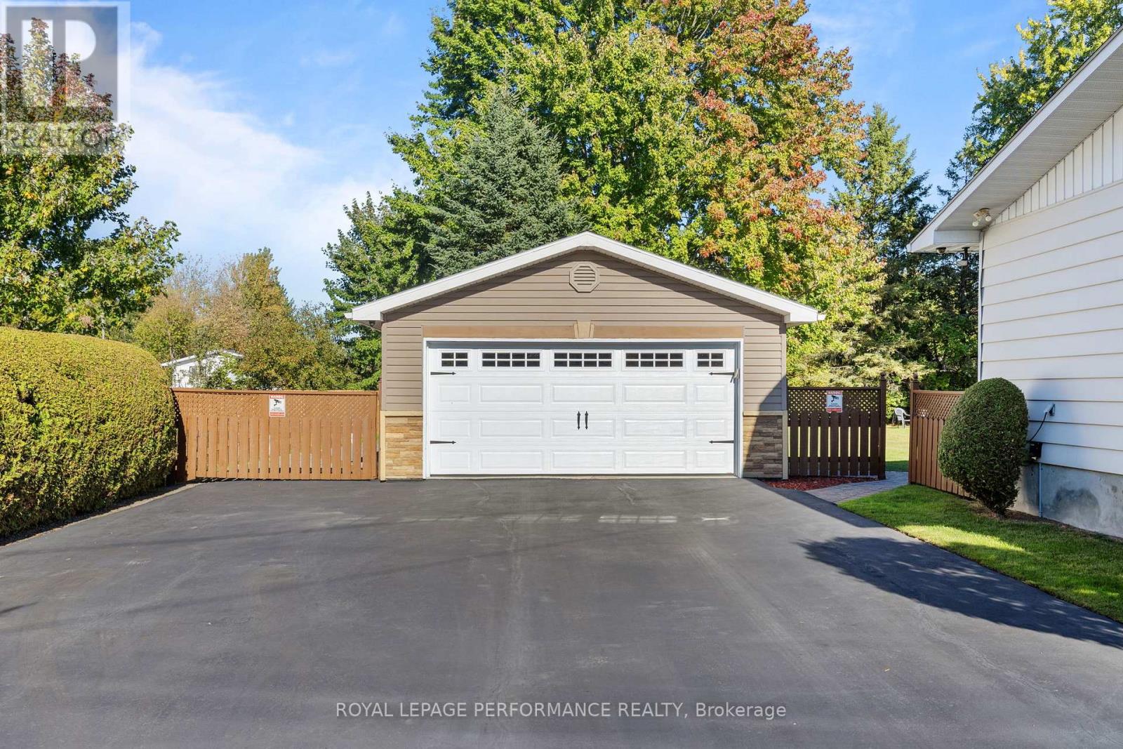 122 Maple Grove Street, Russell, Ontario  K0A 1W0 - Photo 3 - X12421629