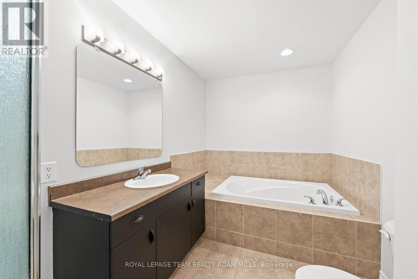 24 - 103 Eye Bright Crescent, Ottawa, Ontario  K1V 2K6 - Photo 30 - X12421630