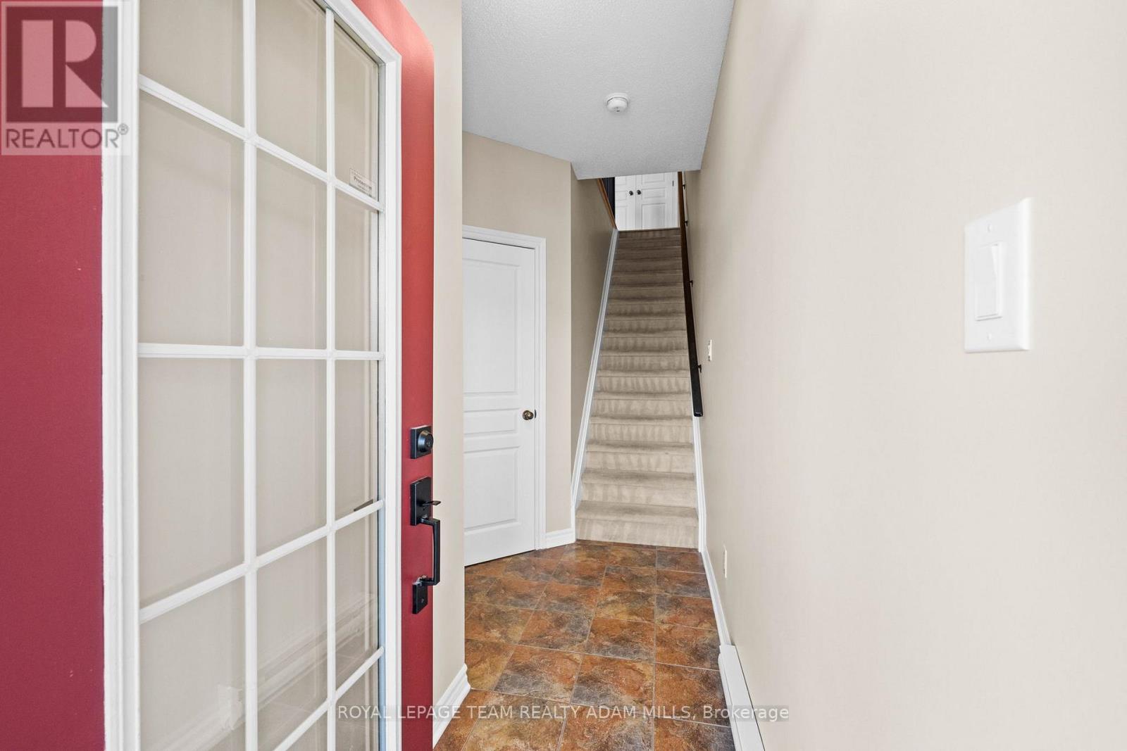24 - 103 Eye Bright Crescent, Ottawa, Ontario  K1V 2K6 - Photo 4 - X12421630