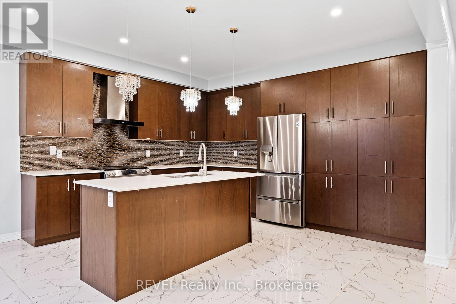 32 Sparkle Drive, Thorold, Ontario  L2V 0H2 - Photo 10 - X12421556