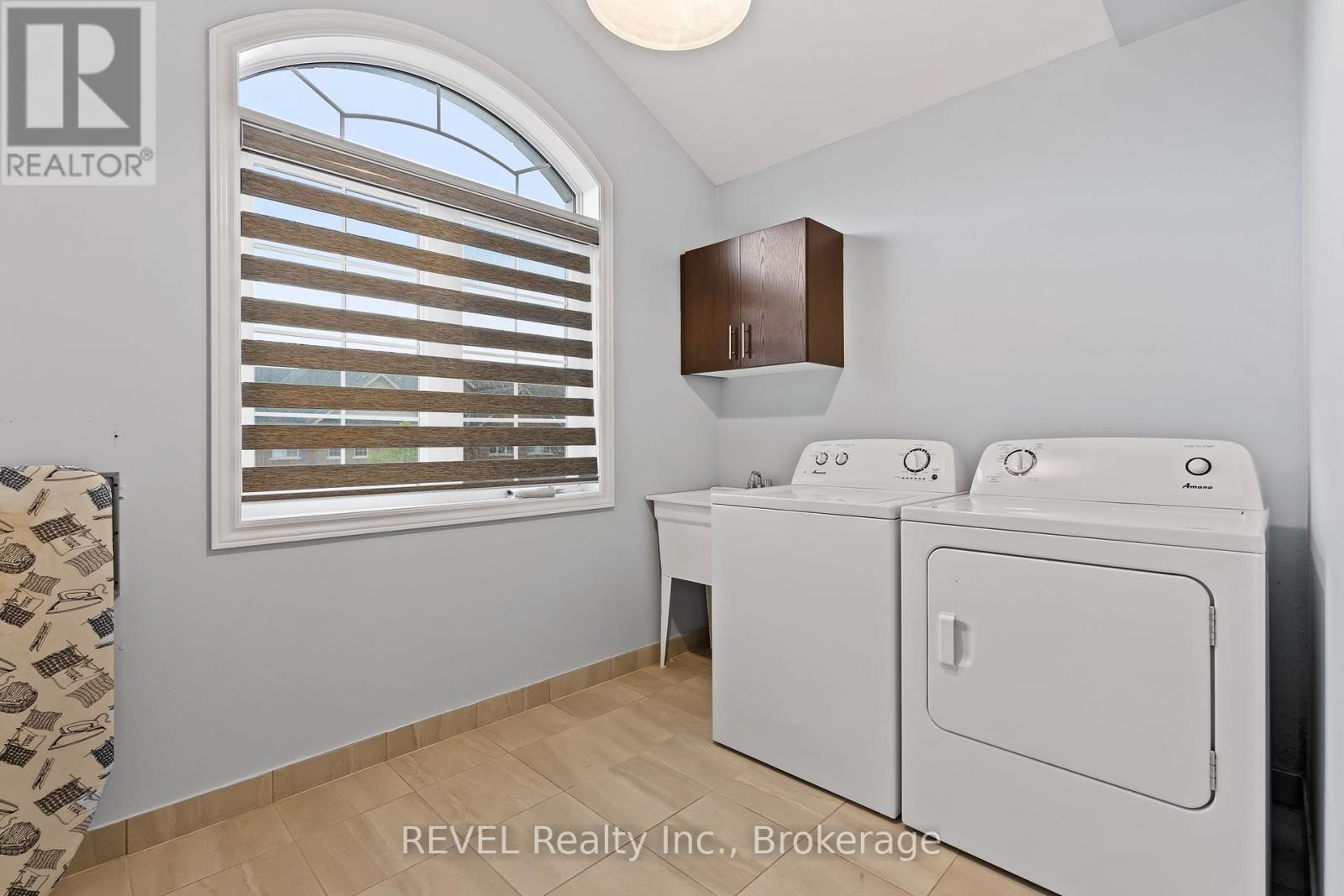 32 Sparkle Drive, Thorold, Ontario  L2V 0H2 - Photo 17 - X12421556