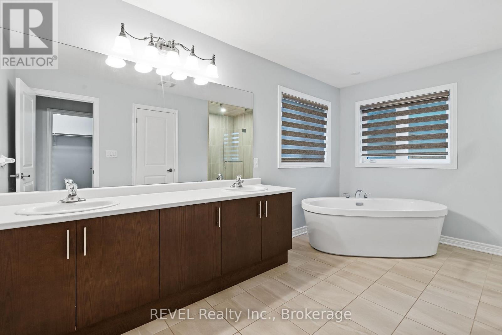 32 Sparkle Drive, Thorold, Ontario  L2V 0H2 - Photo 20 - X12421556