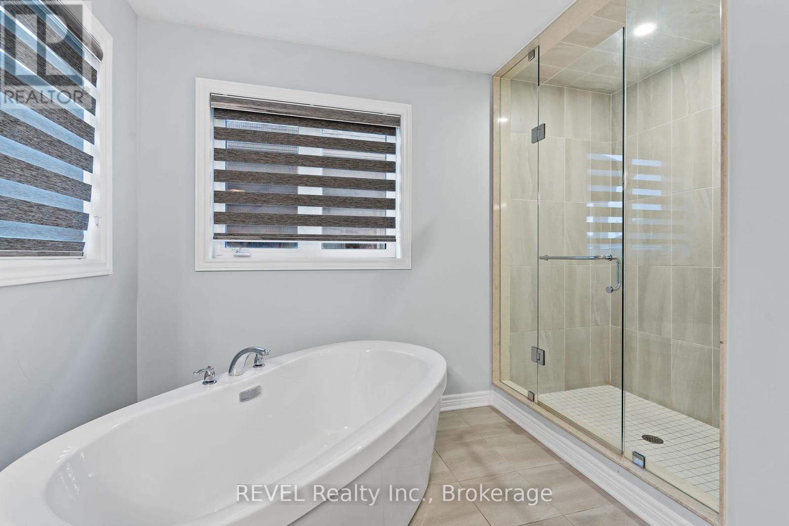 32 Sparkle Drive, Thorold, Ontario  L2V 0H2 - Photo 21 - X12421556