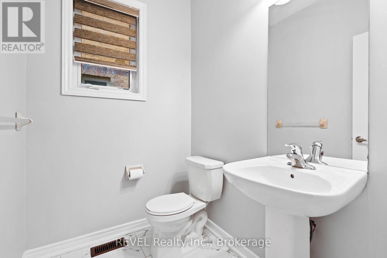 32 Sparkle Drive, Thorold, Ontario  L2V 0H2 - Photo 7 - X12421556