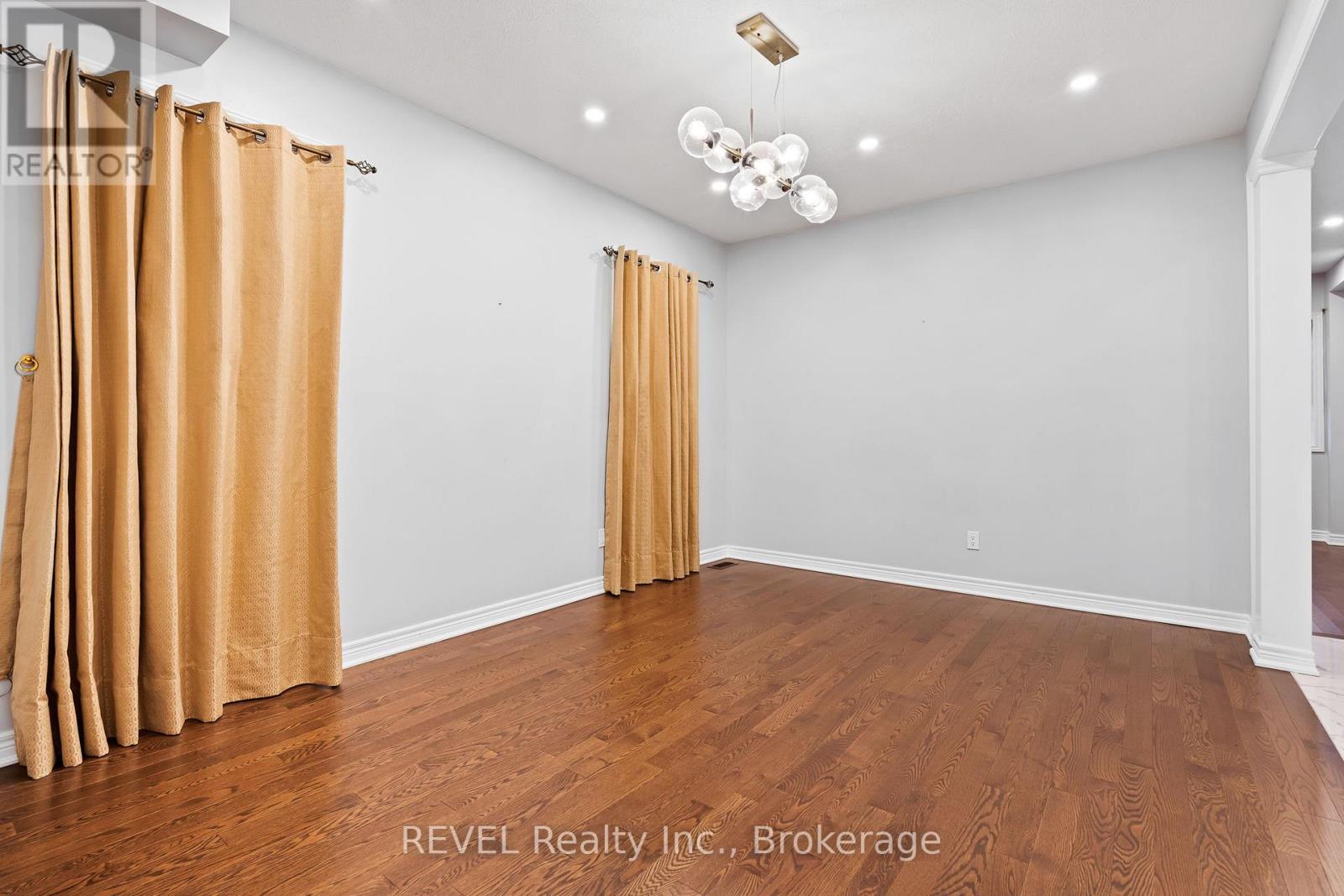 32 Sparkle Drive, Thorold, Ontario  L2V 0H2 - Photo 8 - X12421556