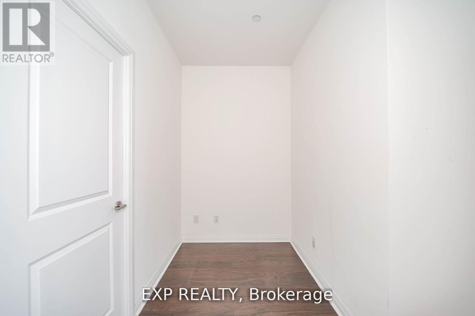 1011 - 55 Oneida Crescent, Richmond Hill, Ontario  L4B 0E8 - Photo 14 - N12421480