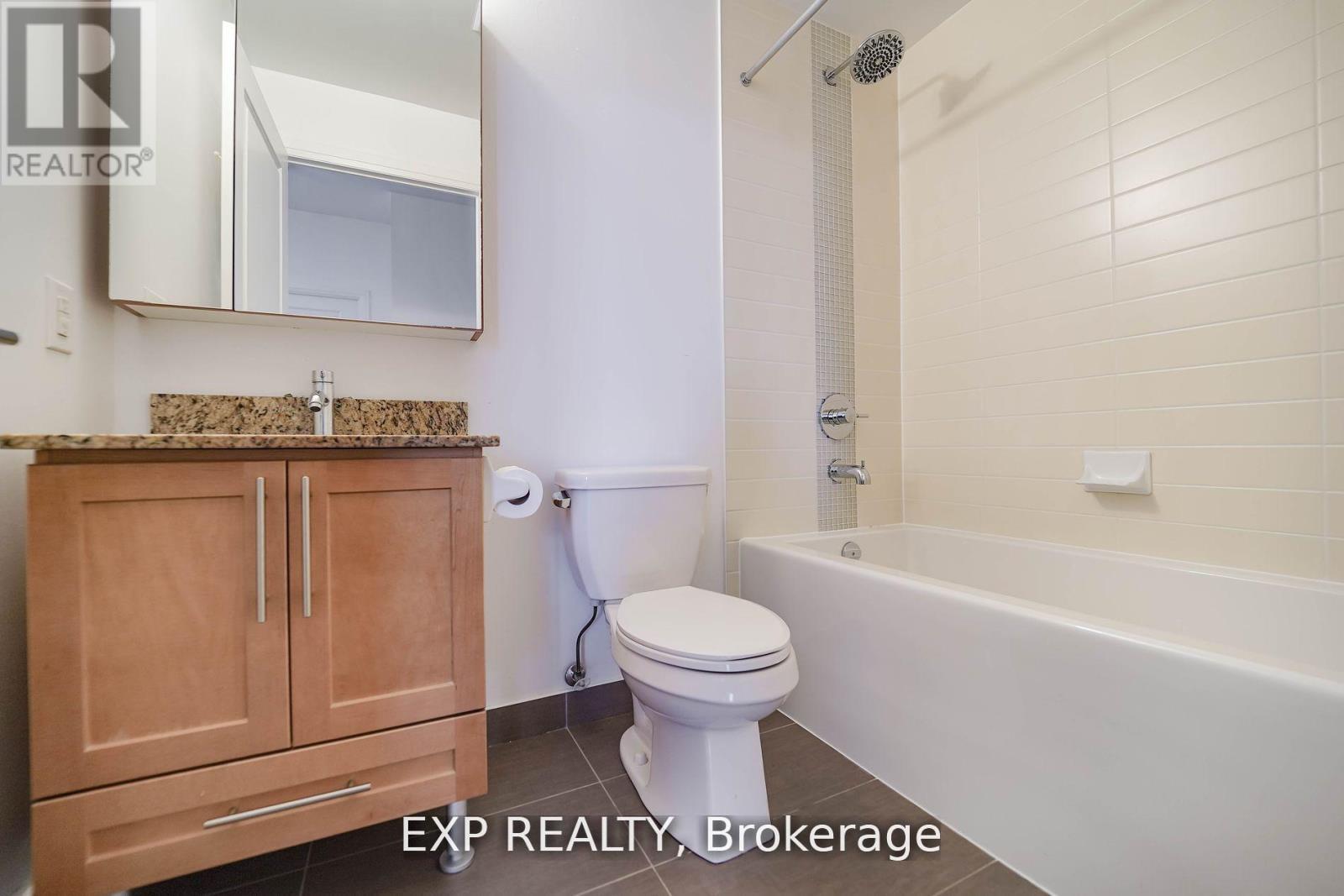 1011 - 55 Oneida Crescent, Richmond Hill, Ontario  L4B 0E8 - Photo 17 - N12421480