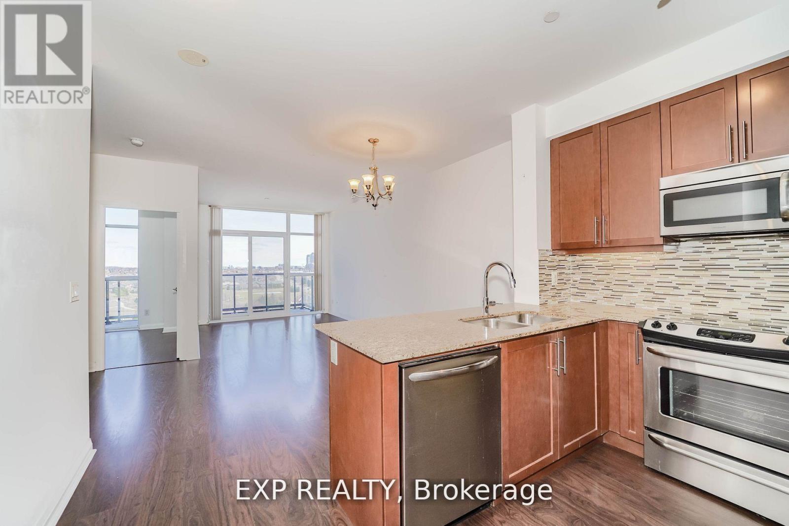 1011 - 55 Oneida Crescent, Richmond Hill, Ontario  L4B 0E8 - Photo 4 - N12421480