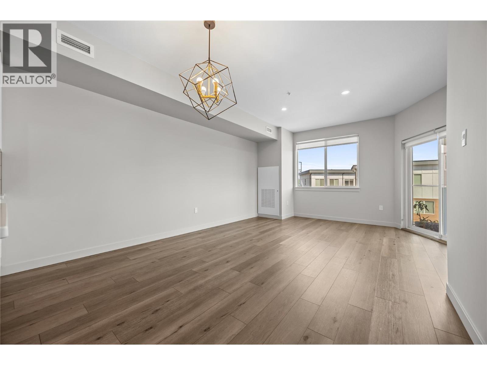 3638 Mission Springs Drive Unit# 301 Kelowna Photo 4