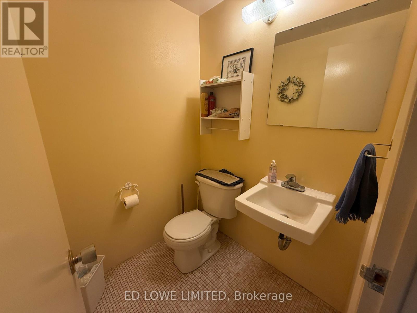C & D - 54 Maple Avenue, Barrie (City Centre), Ontario  L4N 1R8 - Photo 11 - S12421438
