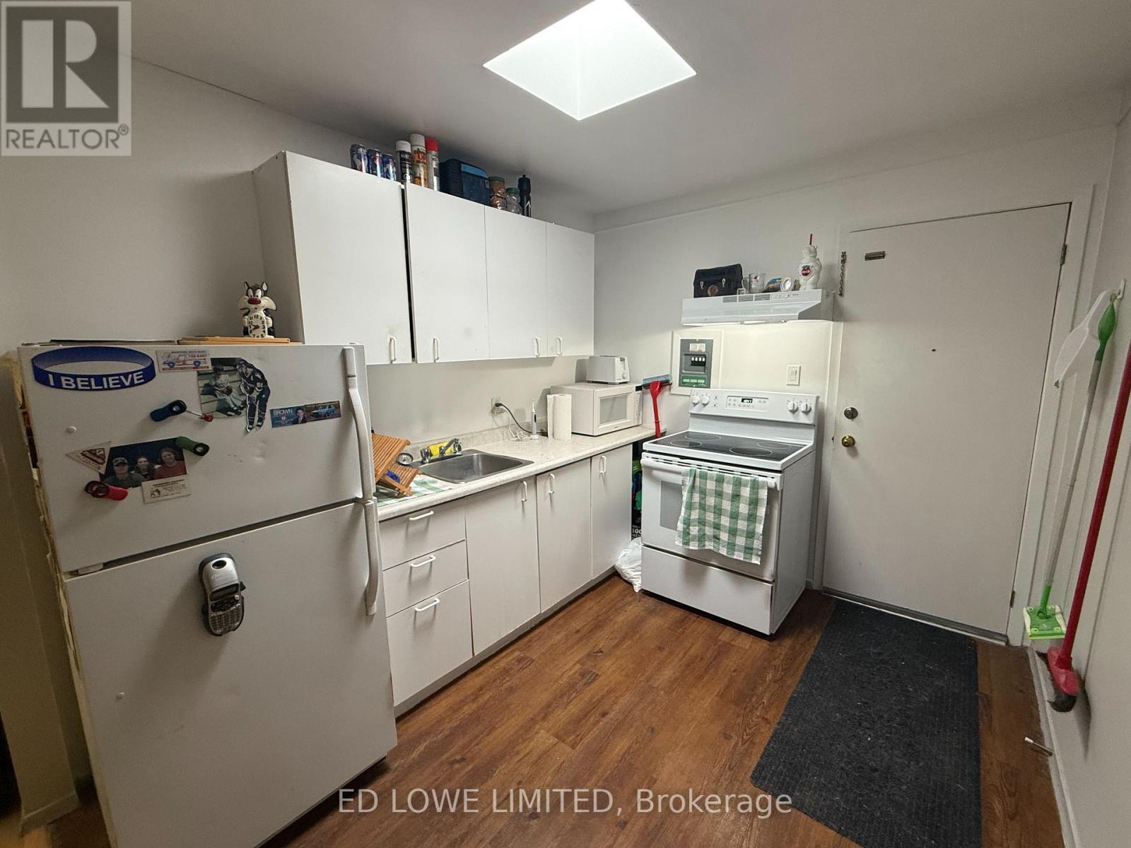 C & D - 54 Maple Avenue, Barrie (City Centre), Ontario  L4N 1R8 - Photo 24 - S12421438