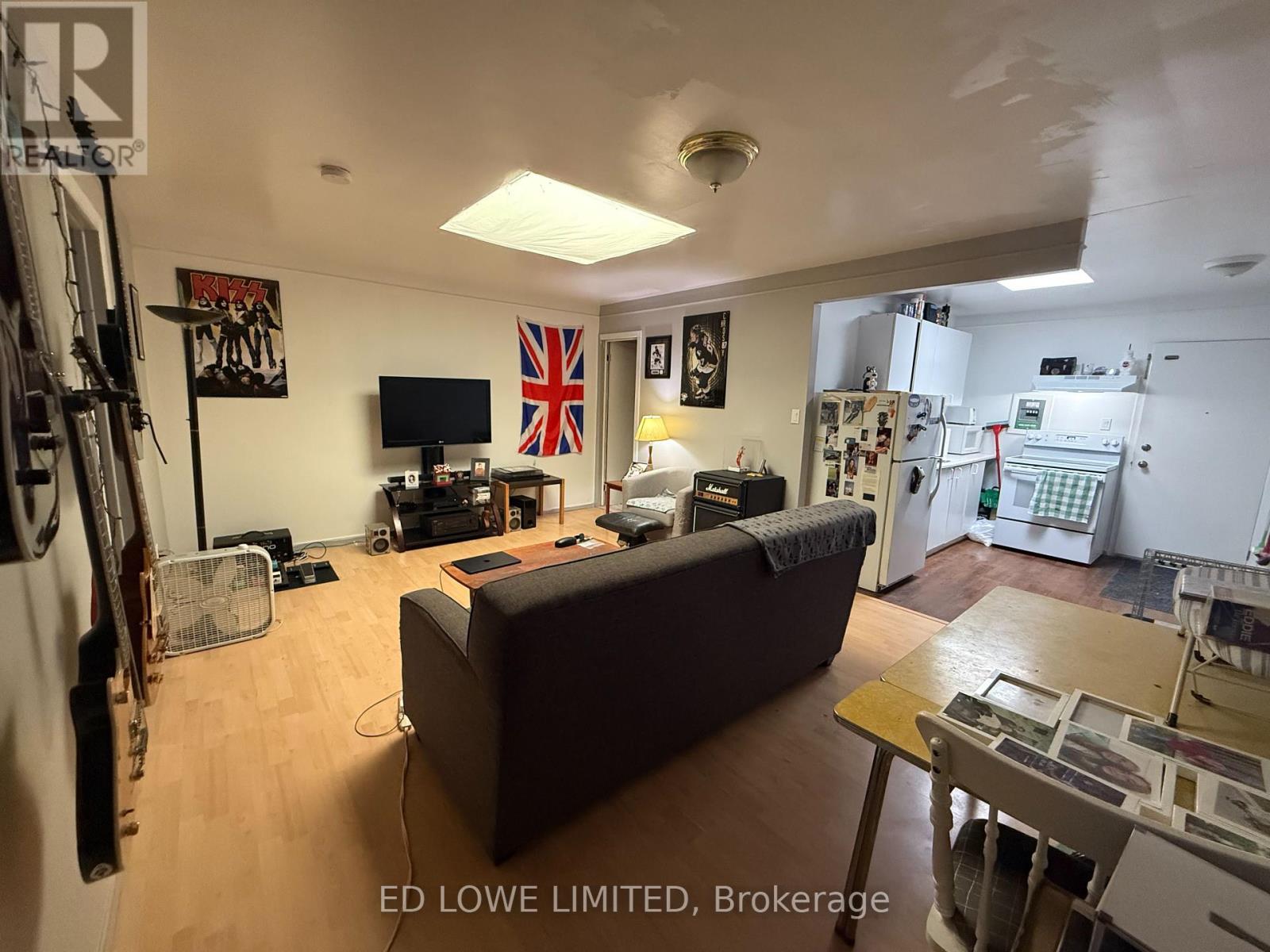 C & D - 54 Maple Avenue, Barrie (City Centre), Ontario  L4N 1R8 - Photo 28 - S12421438