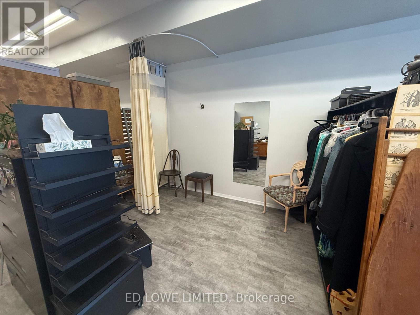 C & D - 54 Maple Avenue, Barrie (City Centre), Ontario  L4N 1R8 - Photo 5 - S12421438