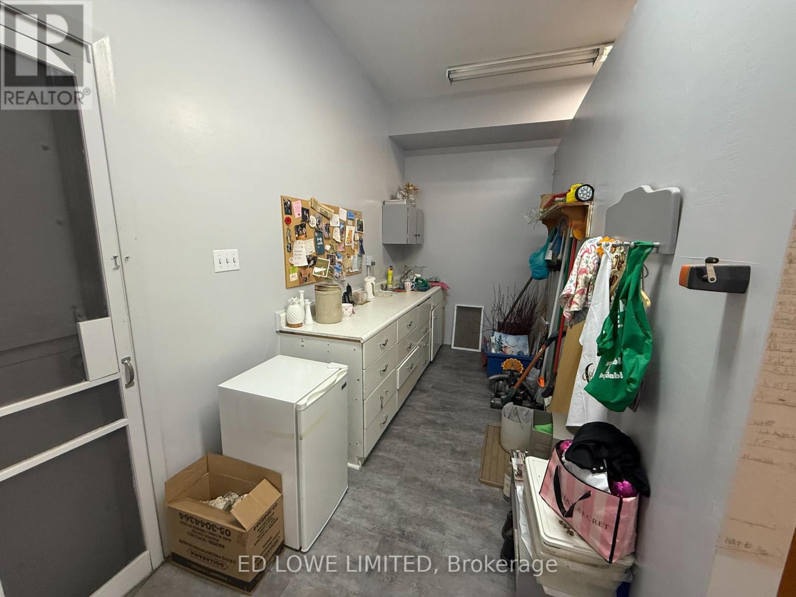 C & D - 54 Maple Avenue, Barrie (City Centre), Ontario  L4N 1R8 - Photo 7 - S12421438