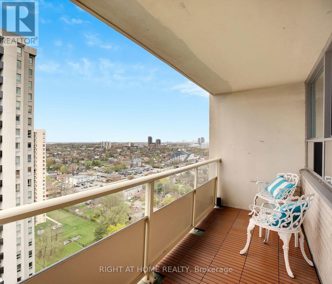 2101 - 360 Ridelle Avenue, Toronto, Ontario  M6B 1K1 - Photo 15 - W12421433