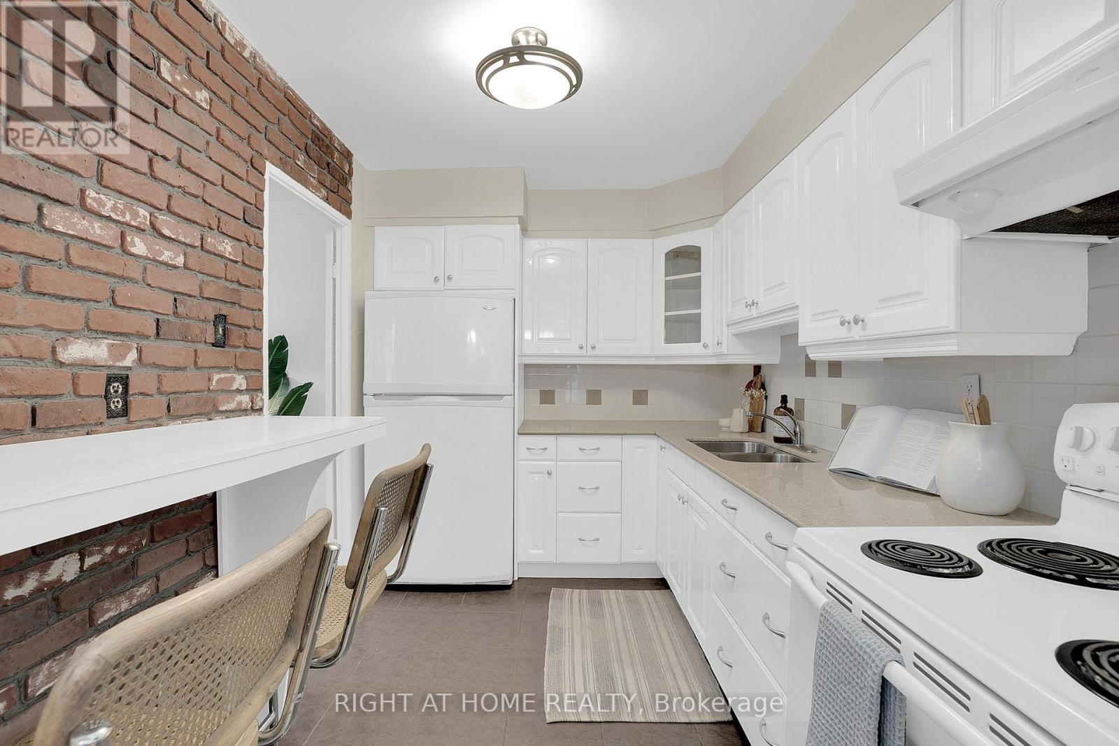 2101 - 360 Ridelle Avenue, Toronto, Ontario  M6B 1K1 - Photo 7 - W12421433