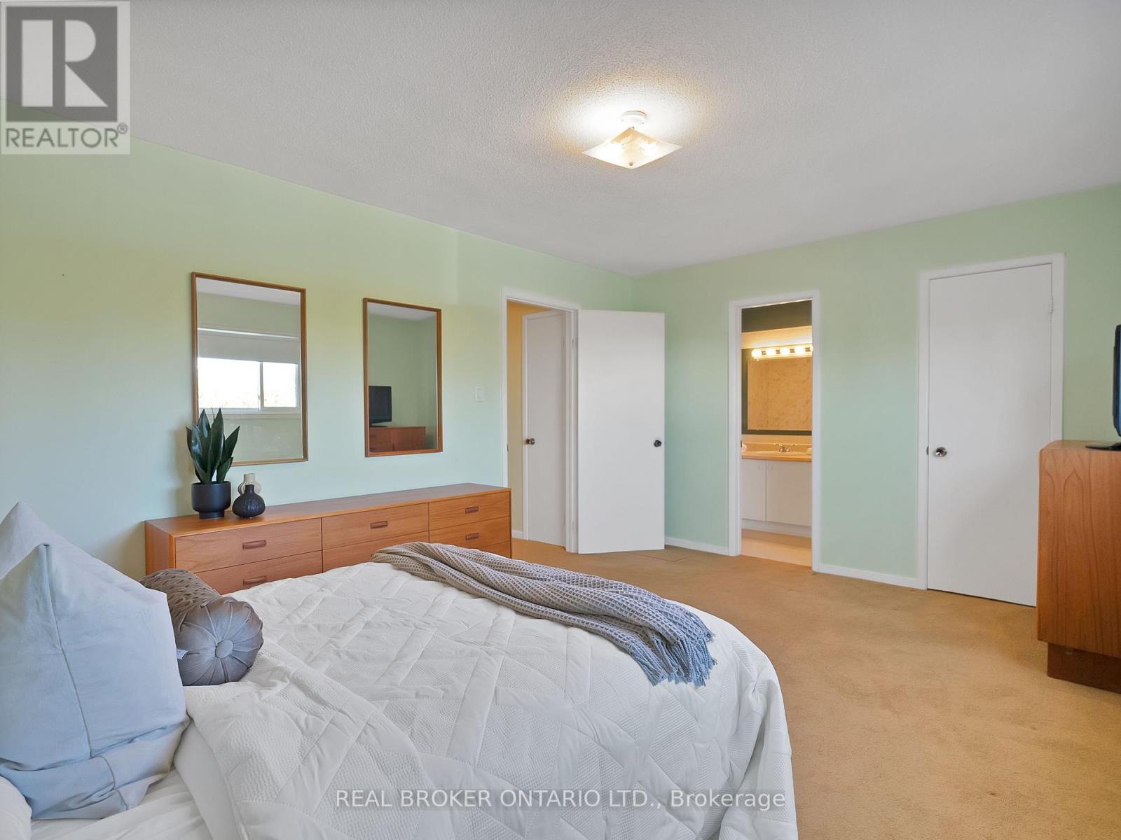 46 Swennen Drive, Brampton, Ontario  L6V 4E2 - Photo 14 - W12421460