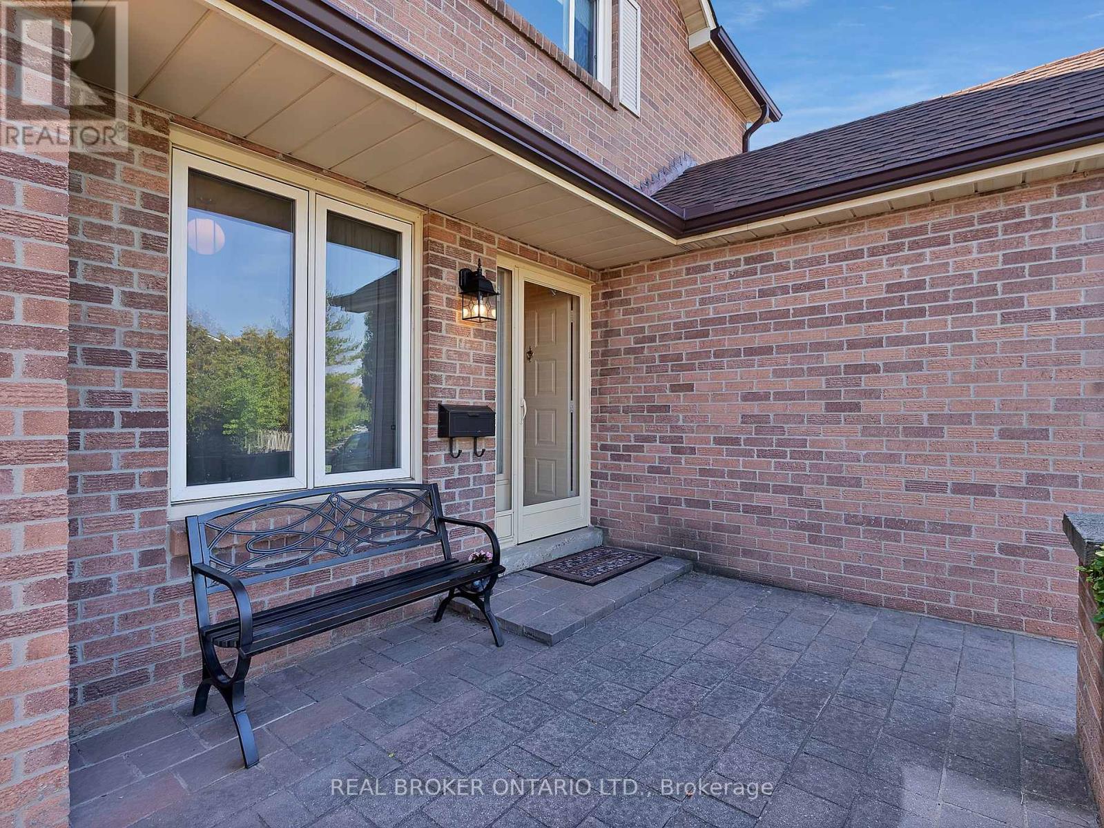 46 Swennen Drive, Brampton, Ontario  L6V 4E2 - Photo 3 - W12421460