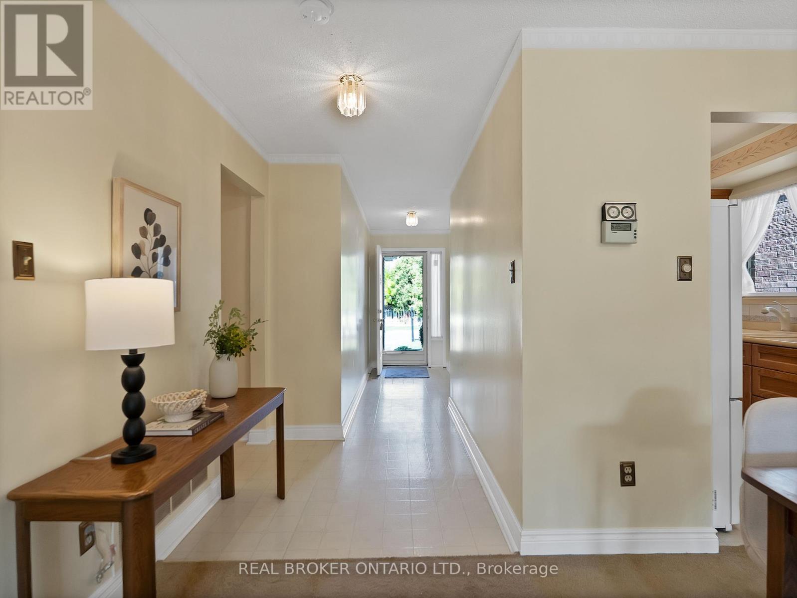 46 Swennen Drive, Brampton, Ontario  L6V 4E2 - Photo 4 - W12421460