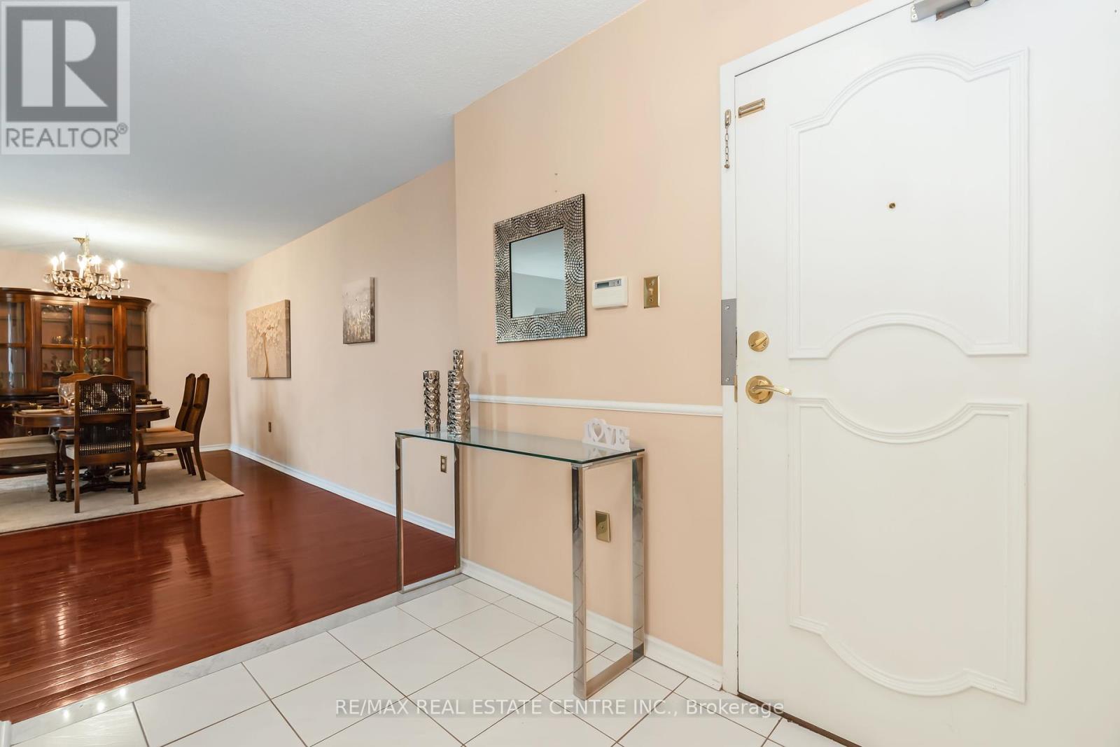 802 - 20 Cherrytree Drive, Brampton, Ontario  L6Y 3V1 - Photo 5 - W12421468