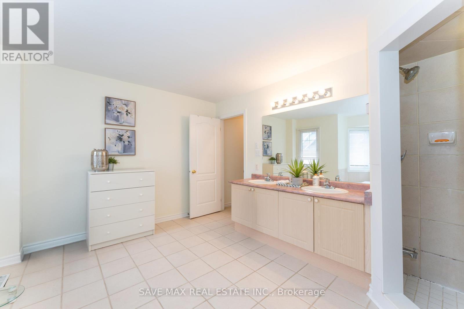 25 - 840 Dundas Street W, Mississauga, Ontario  L5C 1C2 - Photo 24 - W12421471