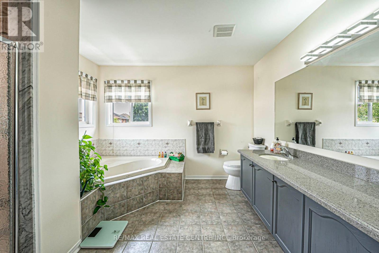 7289 Terragar Boulevard, Mississauga, Ontario  L5N 7L8 - Photo 28 - W12421481