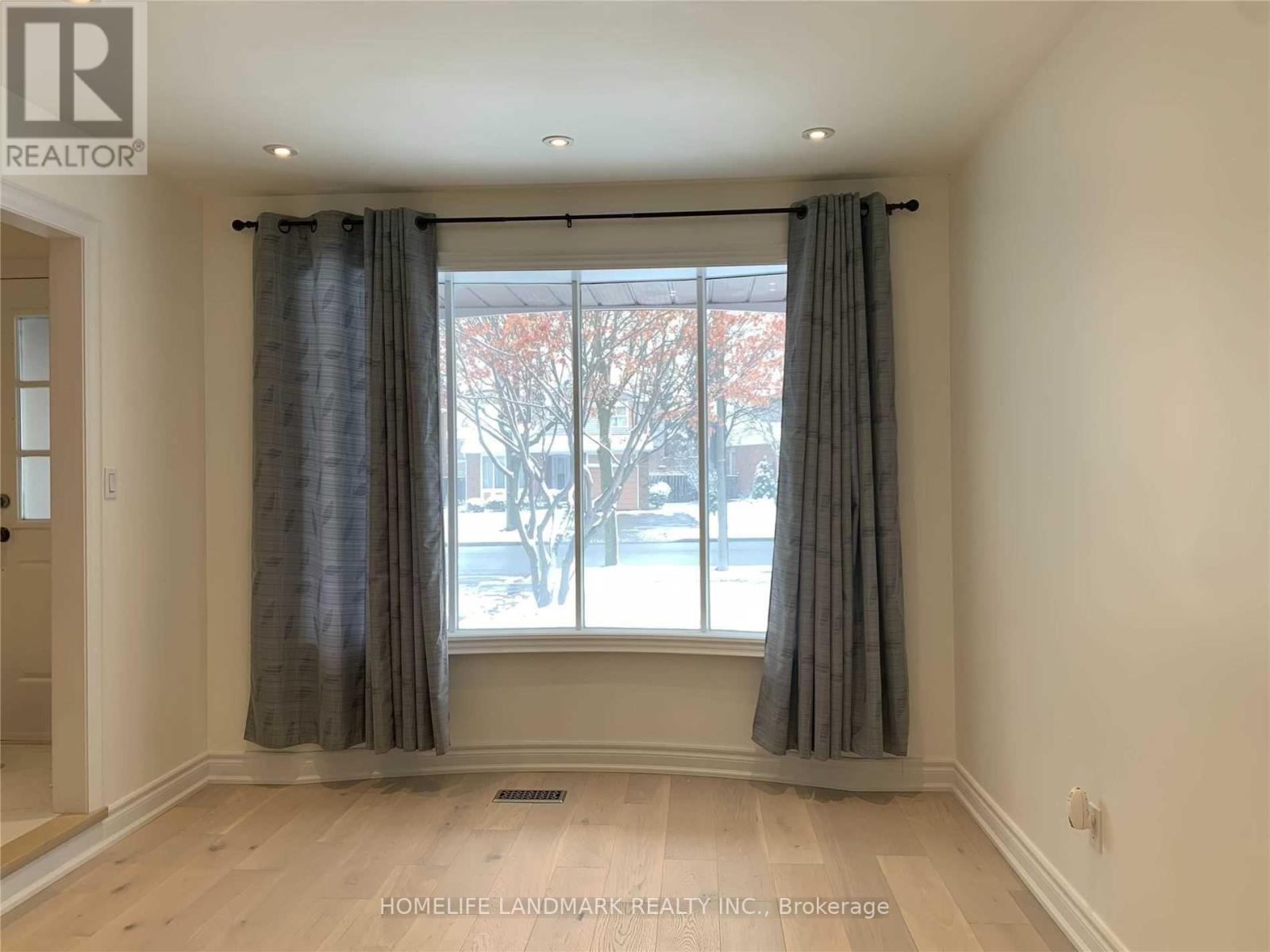 73 Port Royal Trail, Toronto, Ontario  M1V 2G7 - Photo 4 - E12409904