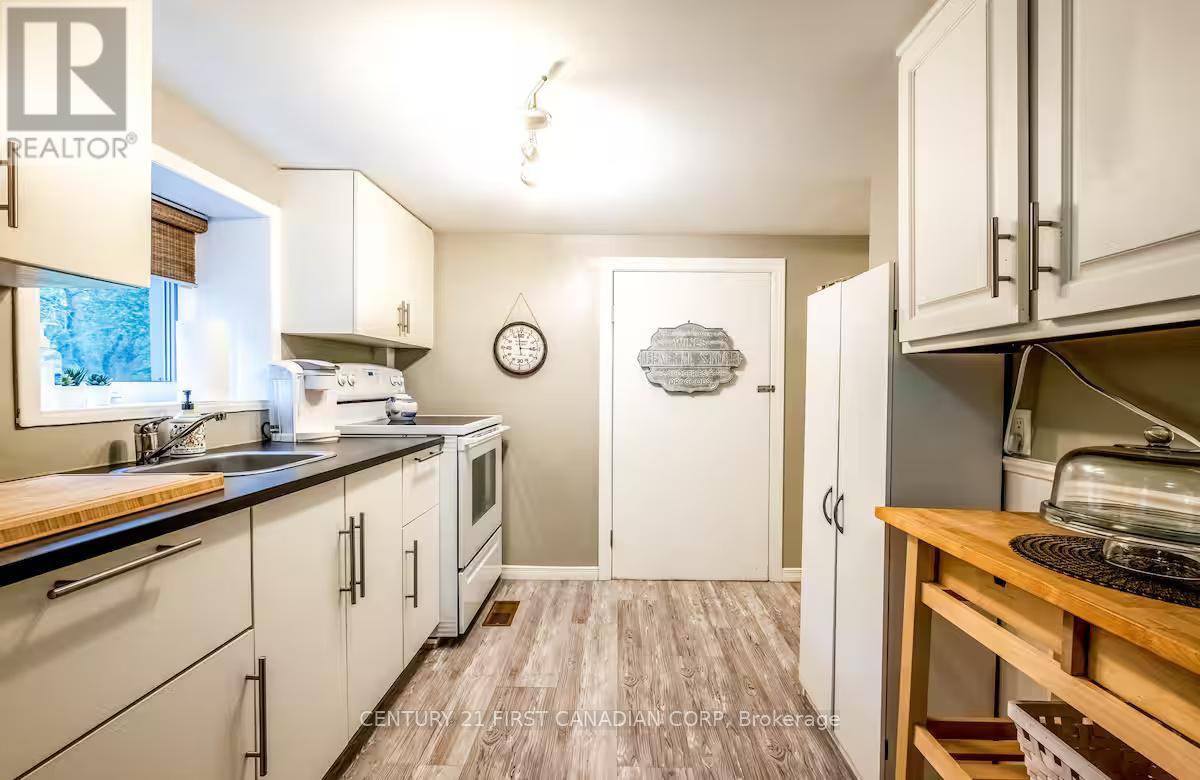 Unit A - 705 Conservation Drive, Waterloo, Ontario  N2J 3Z4 - Photo 11 - X12421058