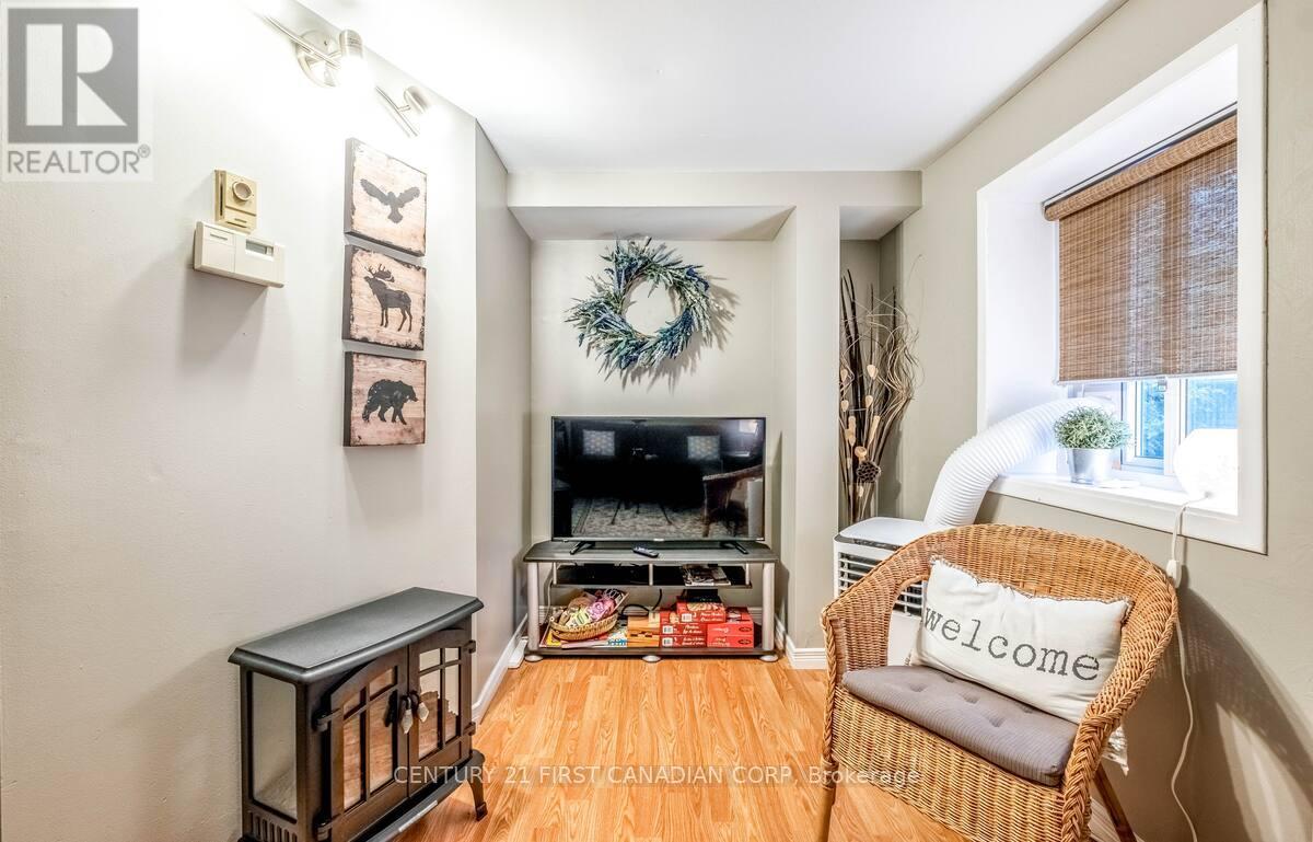 Unit A - 705 Conservation Drive, Waterloo, Ontario  N2J 3Z4 - Photo 3 - X12421058