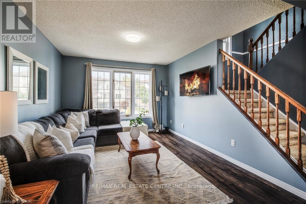 633 Grange Crescent, Waterloo, Ontario  N2T 2L9 - Photo 18 - X12421484