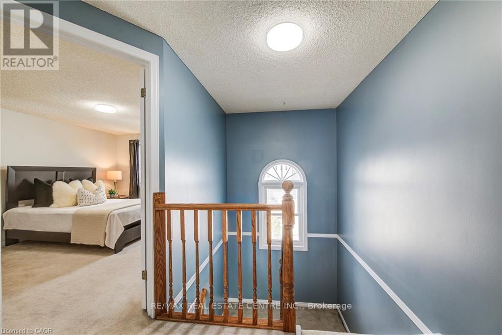 633 Grange Crescent, Waterloo, Ontario  N2T 2L9 - Photo 21 - X12421484