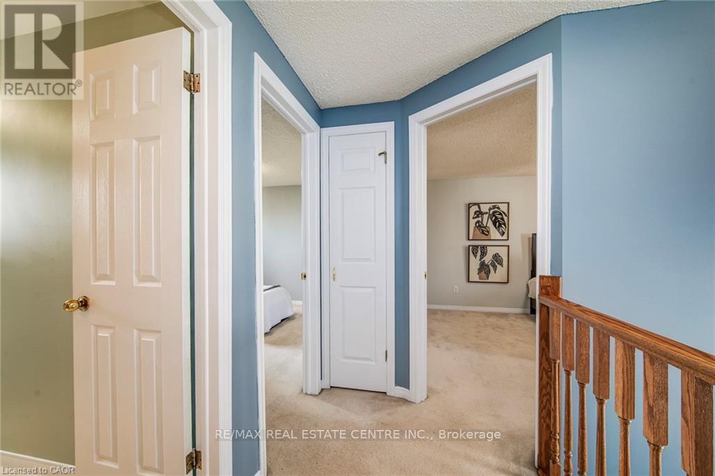 633 Grange Crescent, Waterloo, Ontario  N2T 2L9 - Photo 22 - X12421484